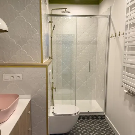 Rentplanet - Przy Dworcu Głównym Apartamento